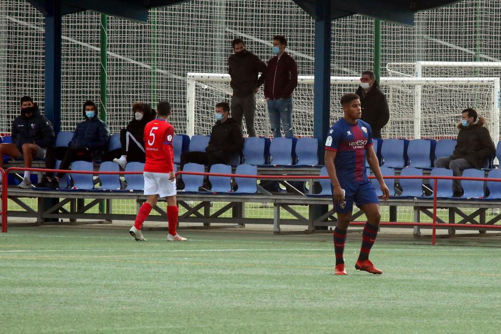 Público en el partido de Tercera División entre Huesca B y Cariñena.