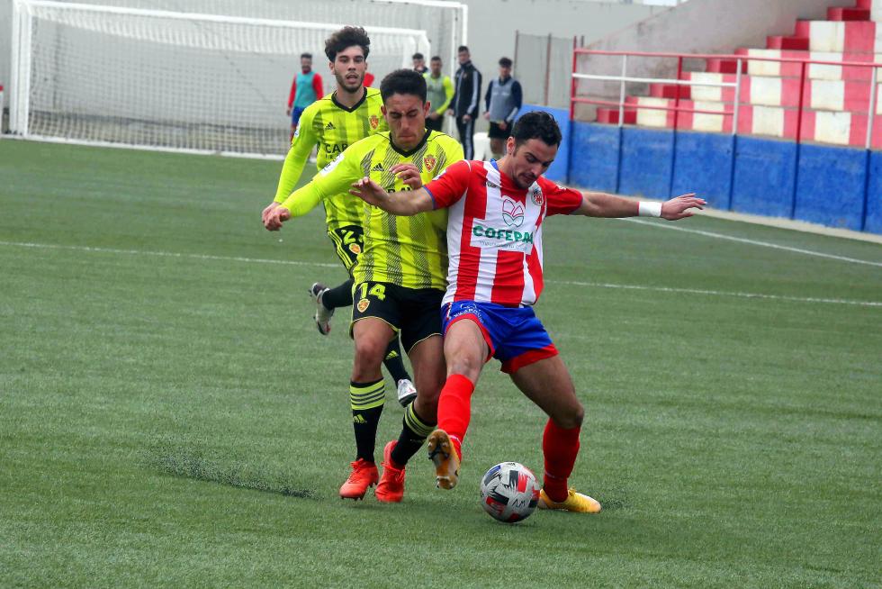 Público en el partido que ha enfrentado al Atlético Monzón con el Real Zaragoza Deportivo.