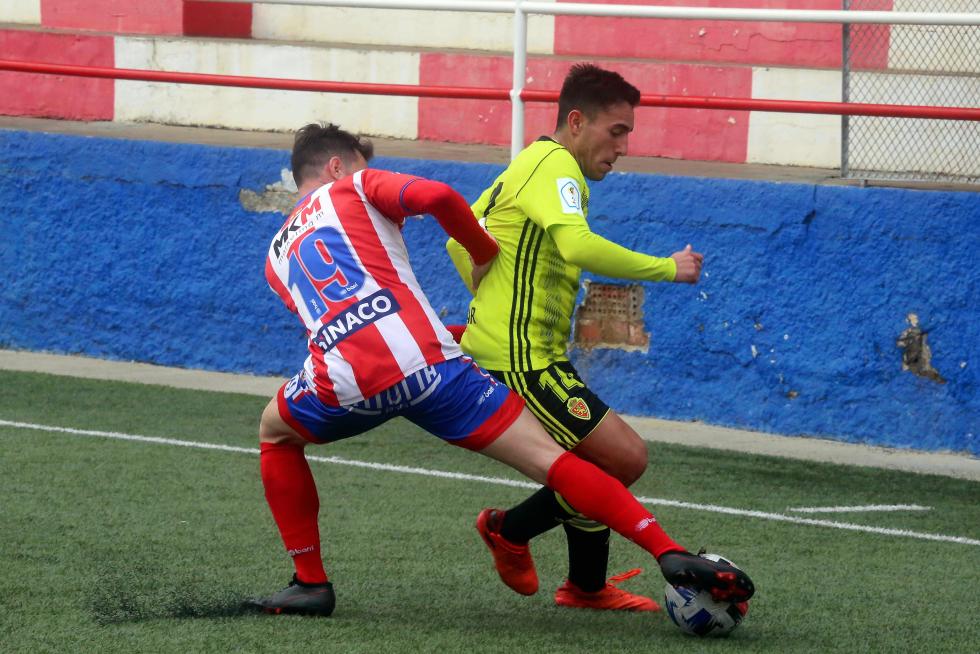 Público en el partido que ha enfrentado al Atlético Monzón con el Real Zaragoza Deportivo.