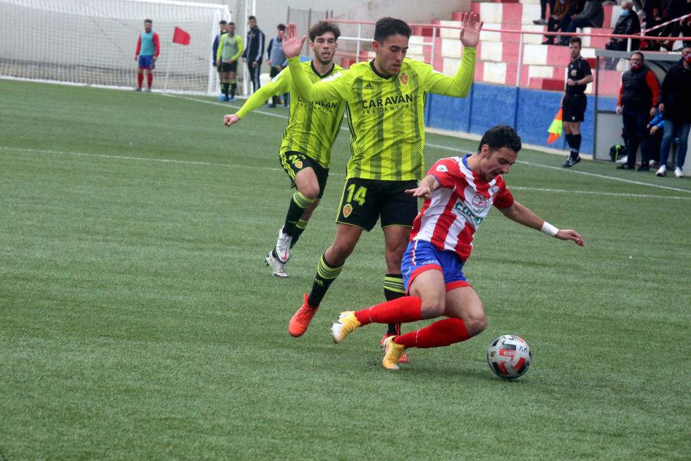 Público en el partido que ha enfrentado al Atlético Monzón con el Real Zaragoza Deportivo.