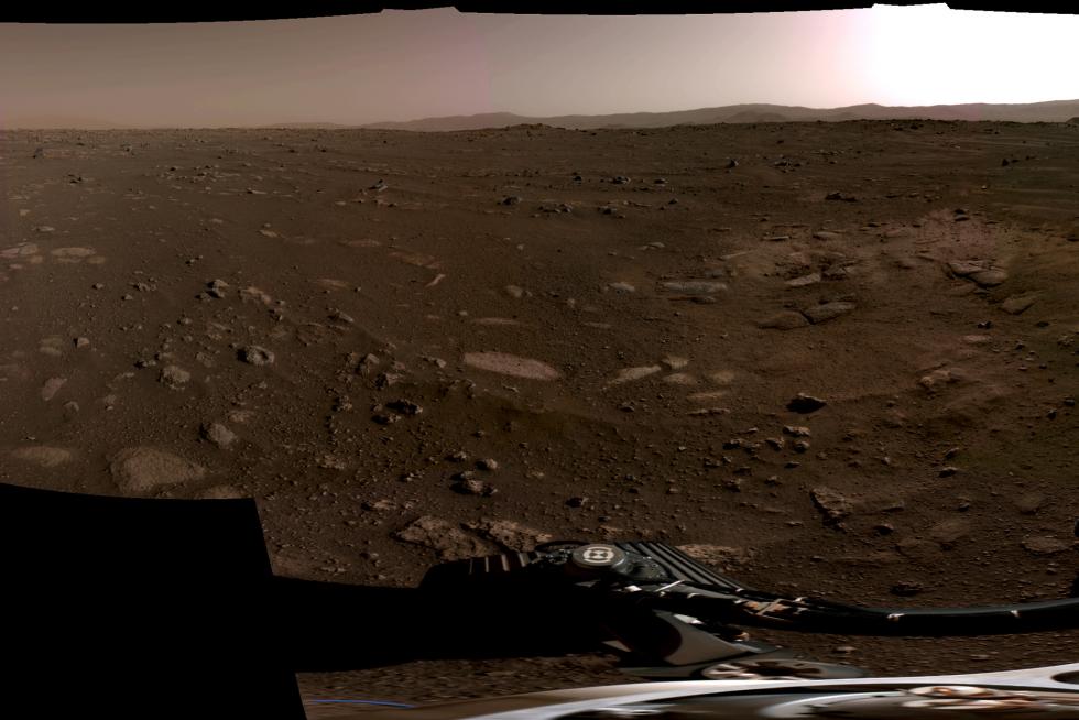 A panorama made up of six individual images shows the Martian landscape