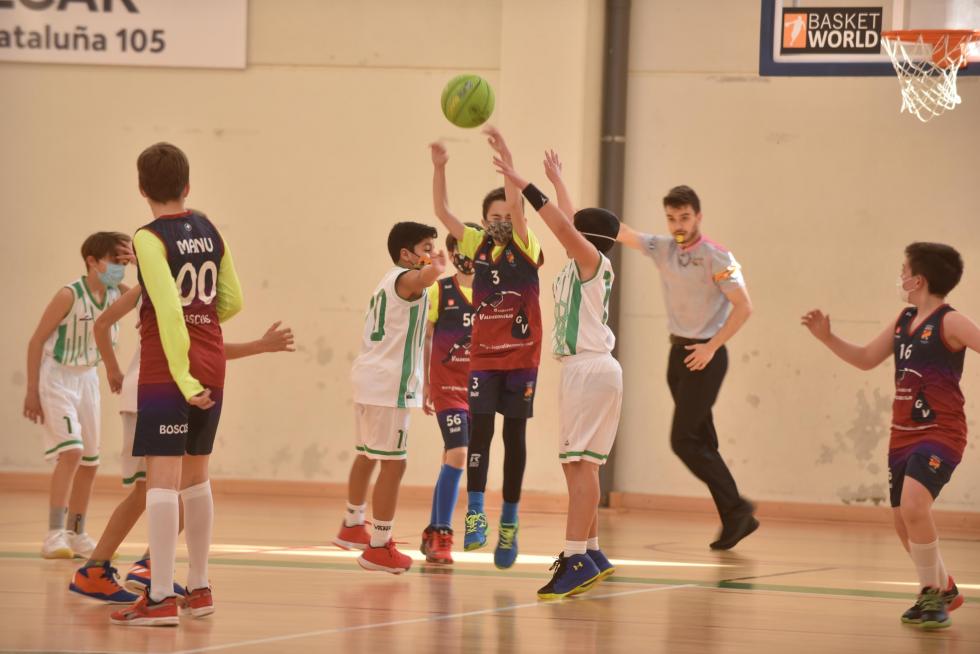 El deporte aragonés vuelve a la competición un año después: actividad en el Estadio Miralbueno El Olivar