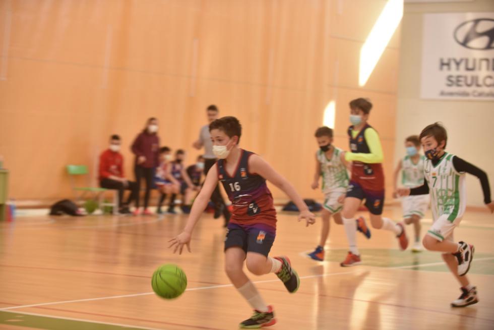 El deporte aragonés vuelve a la competición un año después: actividad en el Estadio Miralbueno El Olivar