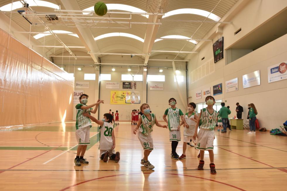 El deporte aragonés vuelve a la competición un año después: actividad en el Estadio Miralbueno El Olivar