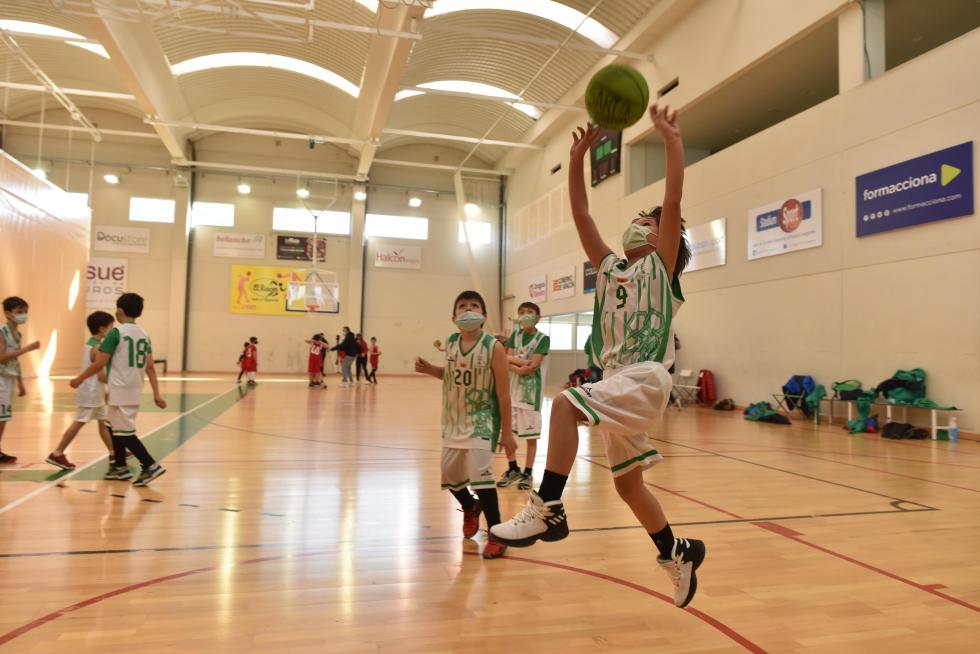 El deporte aragonés vuelve a la competición un año después: actividad en el Estadio Miralbueno El Olivar