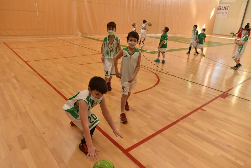 El deporte aragonés vuelve a la competición un año después: actividad en el Estadio Miralbueno El Olivar