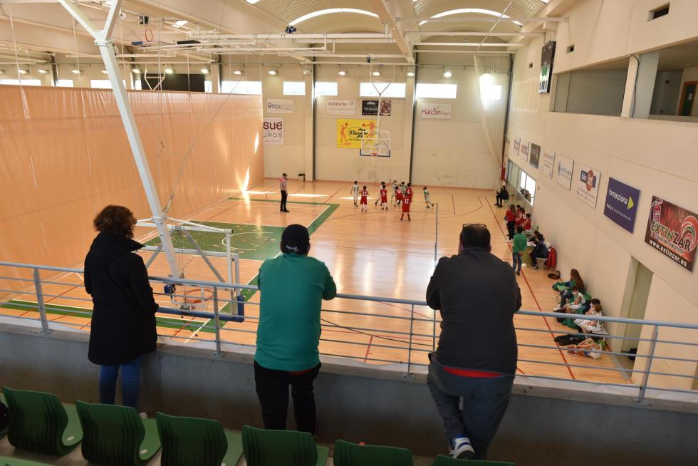 El deporte aragonés vuelve a la competición un año después: actividad en el Estadio Miralbueno El Olivar