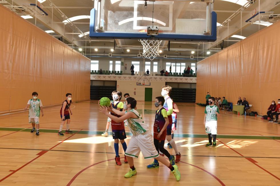 El deporte aragonés vuelve a la competición un año después: actividad en el Estadio Miralbueno El Olivar