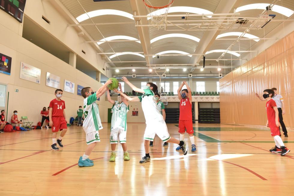El deporte aragonés vuelve a la competición un año después: actividad en el Estadio Miralbueno El Olivar