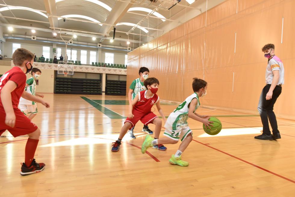 El deporte aragonés vuelve a la competición un año después: actividad en el Estadio Miralbueno El Olivar