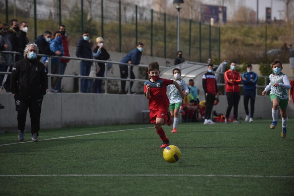 El deporte aragonés vuelve a la competición un año después: actividad en el Estadio Miralbueno El Olivar