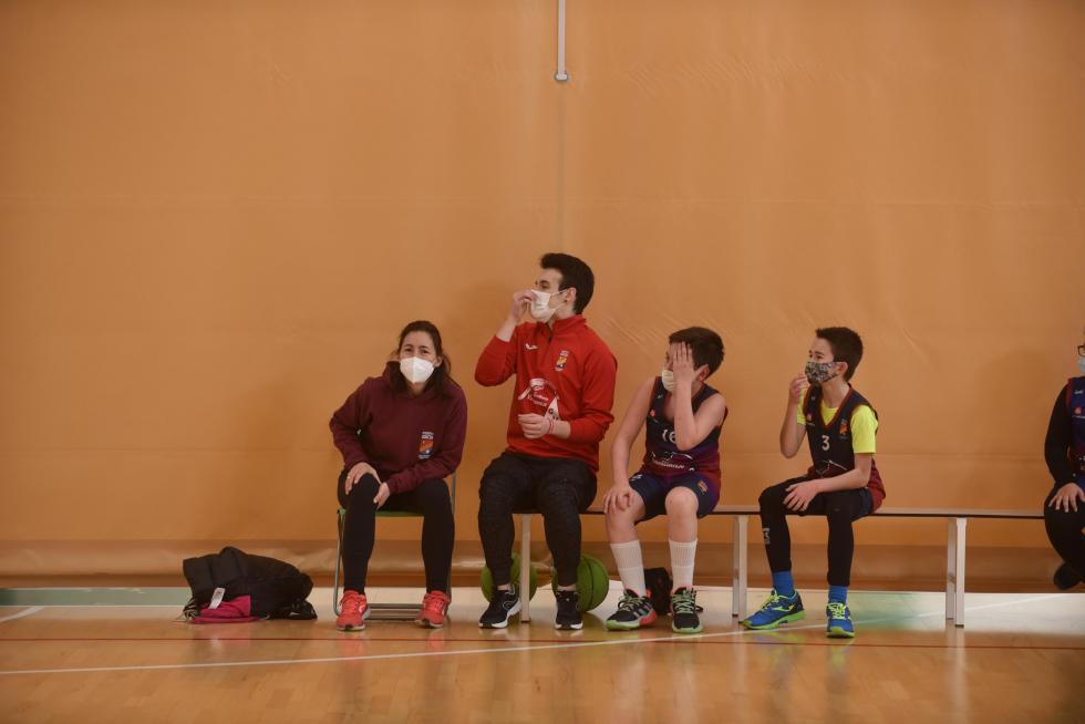 El deporte aragonés vuelve a la competición un año después: actividad en el Estadio Miralbueno El Olivar