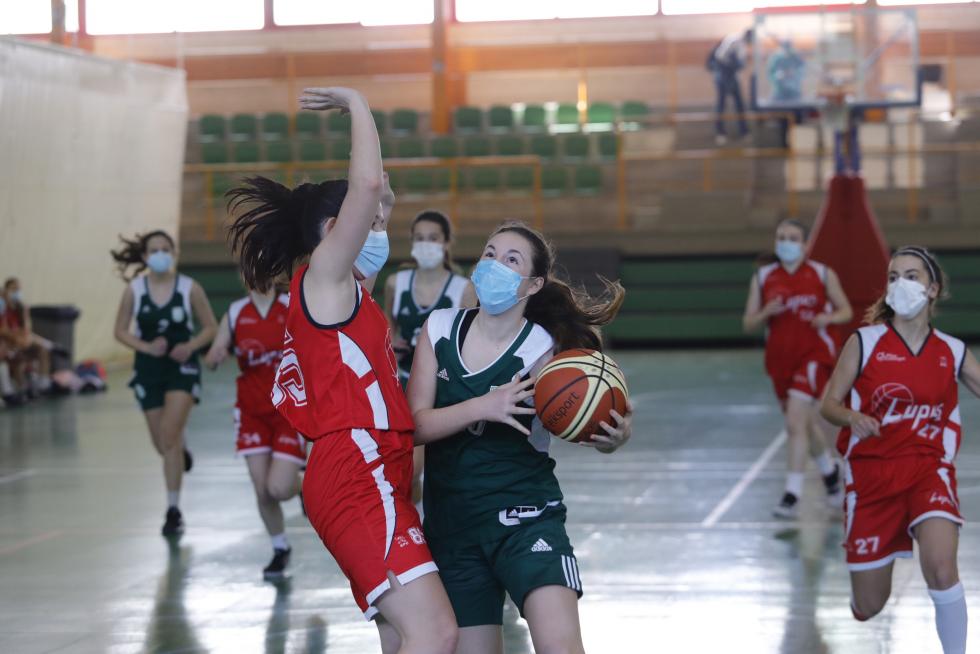 El deporte aragonés vuelve a la competición un año después: baloncesto en el Stadium Casablanca