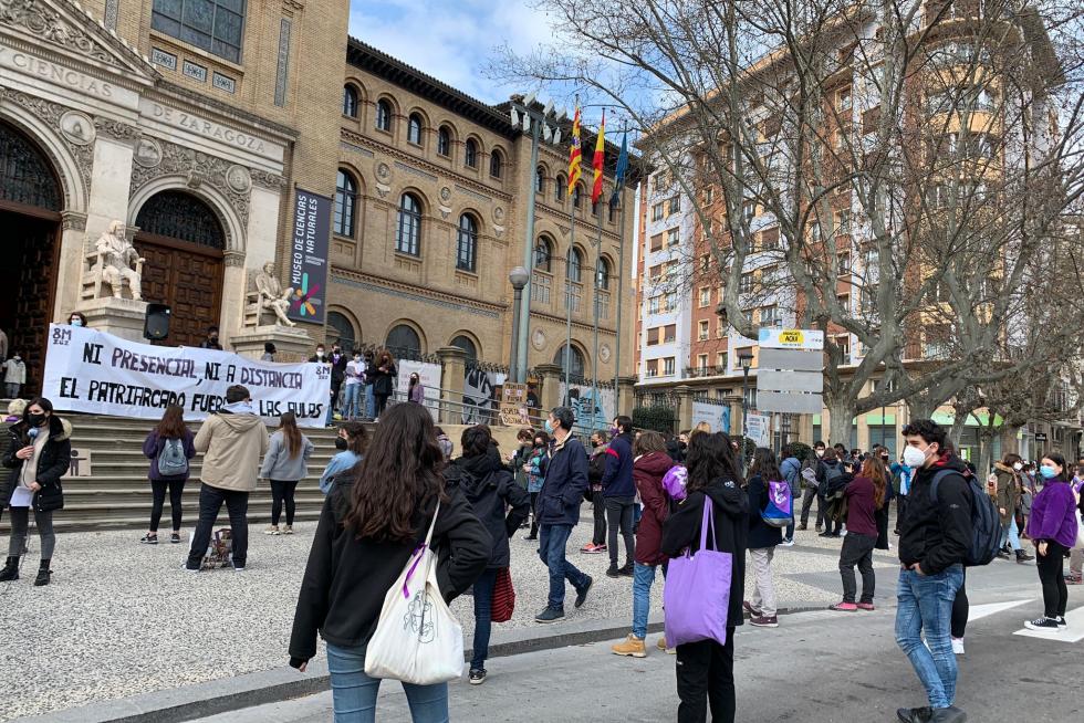 Concentración ante el Paraninfo con motivo del 8-M