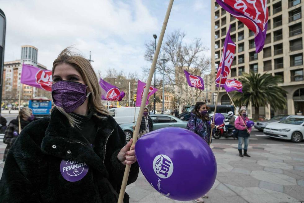 Concentración por el Día de la Mujer organizada por UGT y CC. OO en Zaragoza.