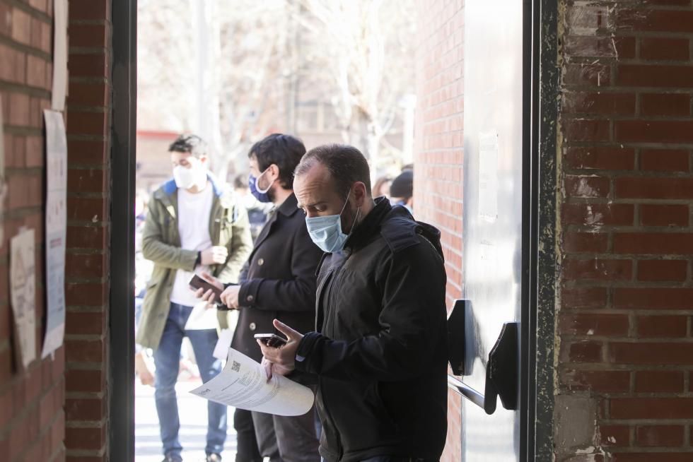 La suspensión de la vacuna de Astra Zeneca sorprendió al punto de vacunación de Bombarda en pleno proceso.