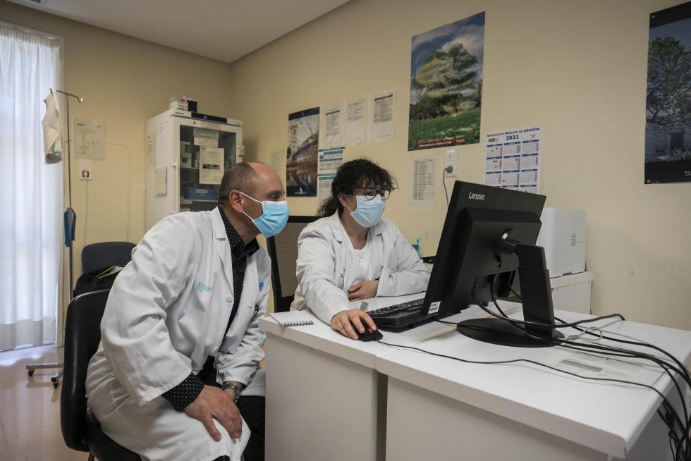 La suspensión de la vacuna de Astra Zeneca sorprendió al punto de vacunación de Bombarda en pleno proceso.
