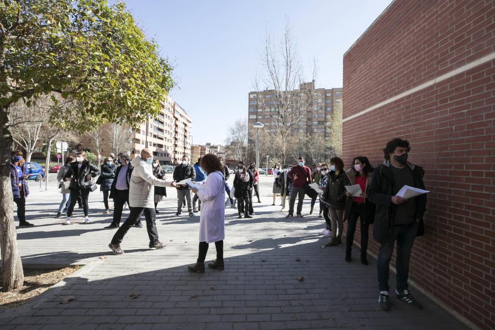 La suspensión de la vacuna de Astra Zeneca sorprendió al punto de vacunación de Bombarda en pleno proceso.