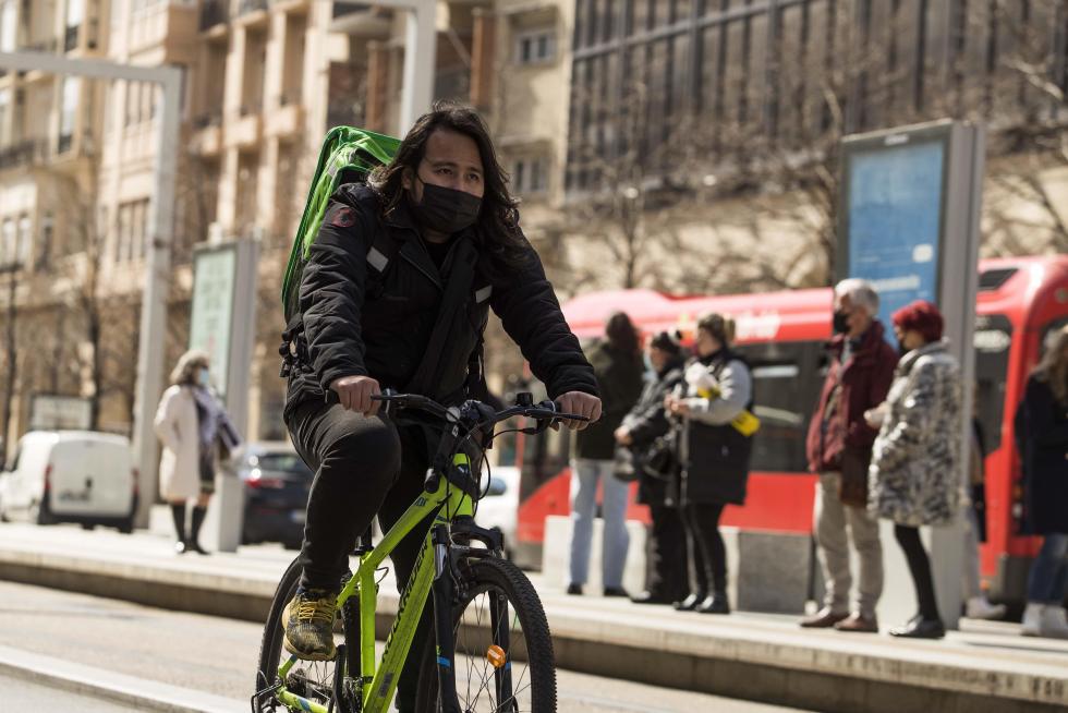 Un día con el 'rider' Javier Mendieta en Zaragoza.