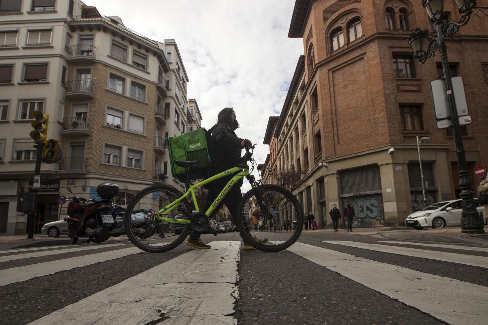 Un día con el 'rider' Javier Mendieta en Zaragoza.