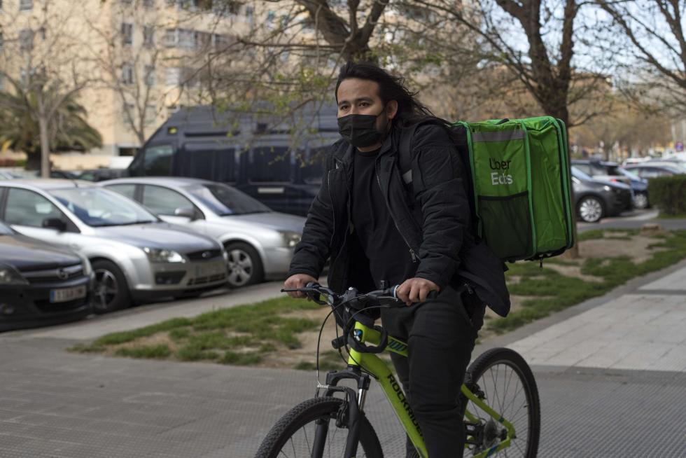 Un día con el 'rider' Javier Mendieta en Zaragoza.