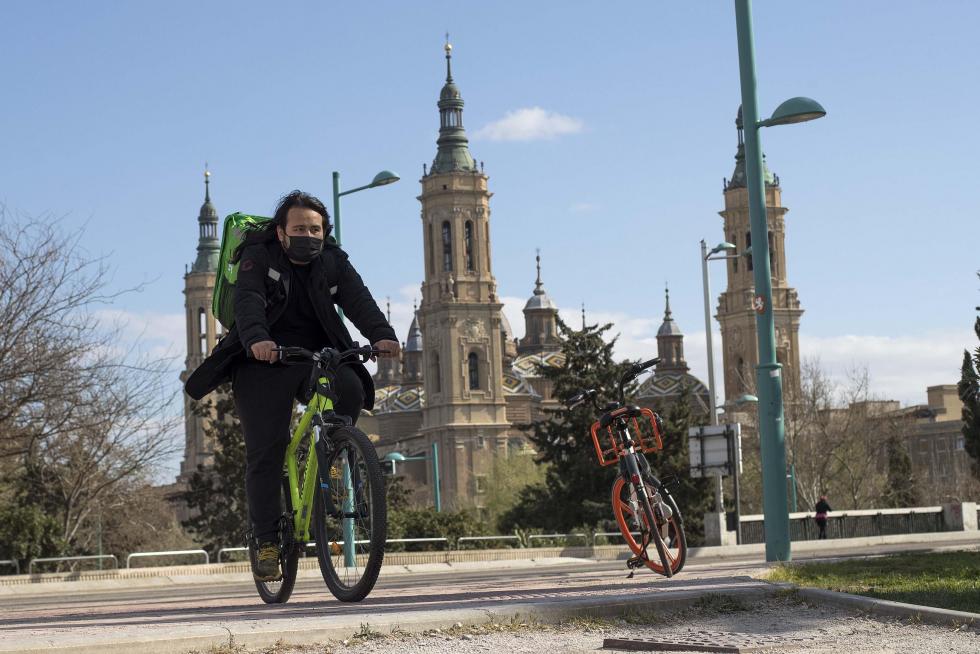 Un día con el 'rider' Javier Mendieta en Zaragoza.