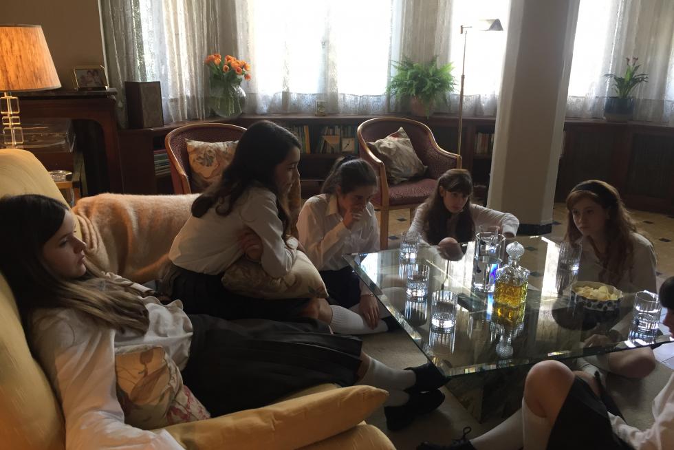La casa de las amigas de Celia, con más posibilidades económicas.