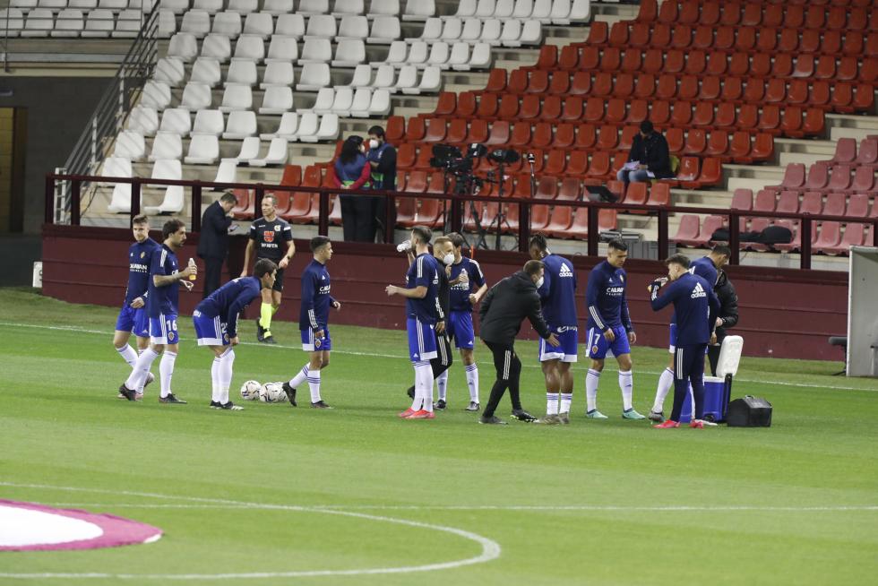 Calentamiento del partido entre el Real Zaragoza y el Logroñés