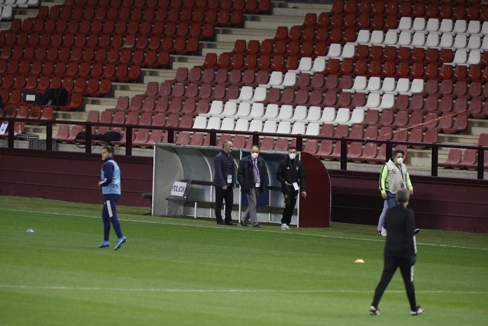 Calentamiento del partido entre el Real Zaragoza y el Logroñés