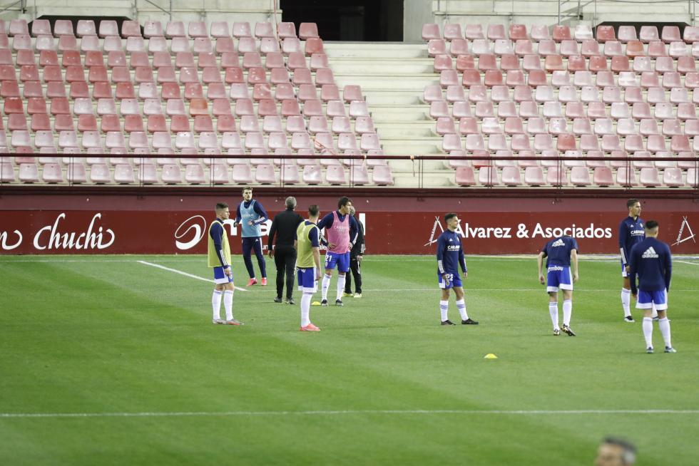 Calentamiento del partido entre el Real Zaragoza y el Logroñés