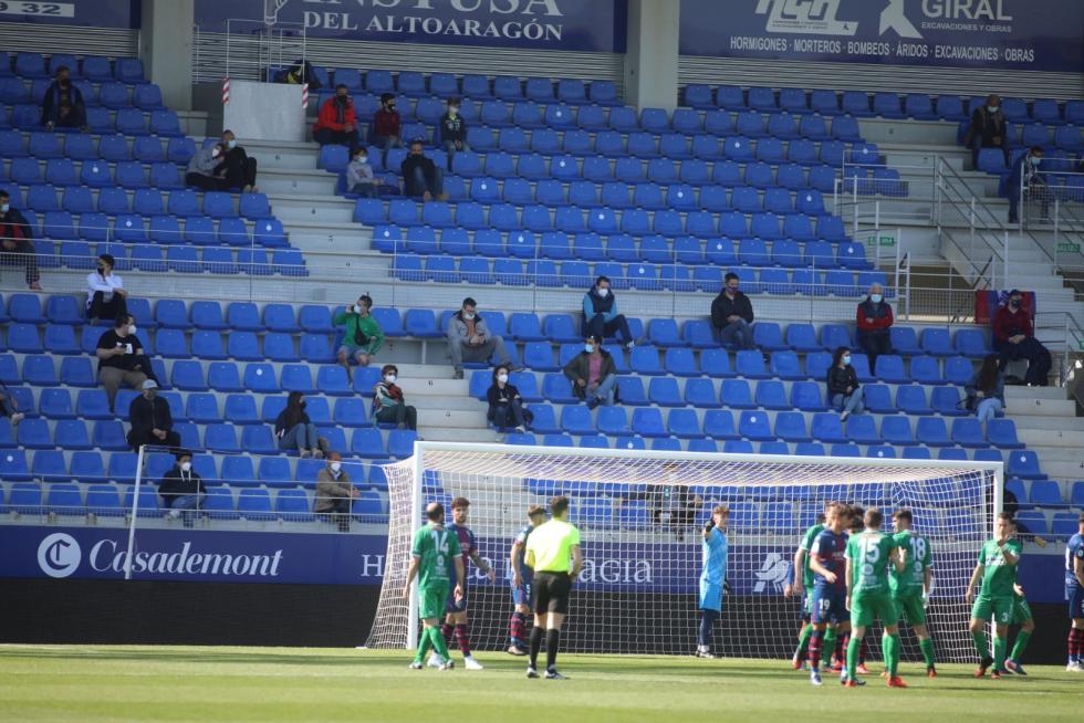 El público vuelve a El Alcoraz más de un año después.