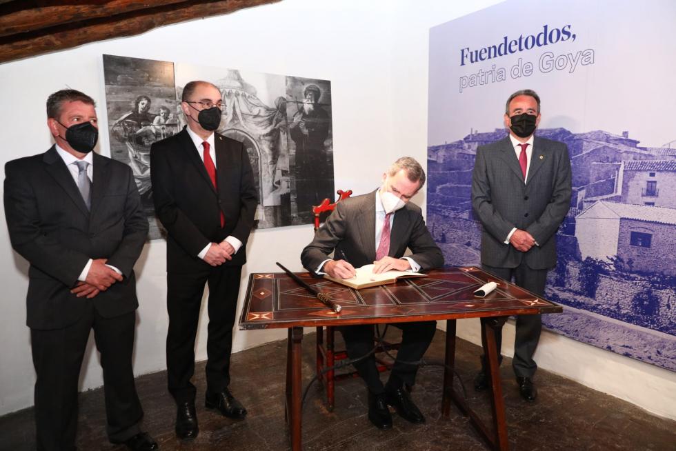 Los Reyes visitan Fuendetodos con motivo del 275 aniversario del nacimiento de Goya