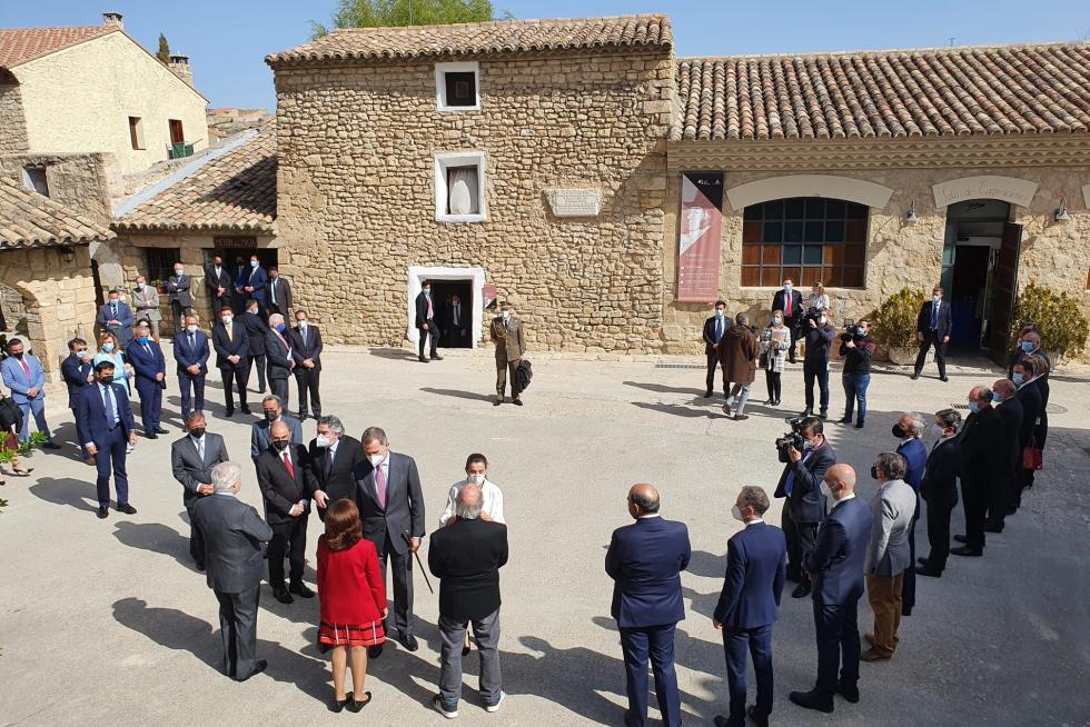 Los Reyes visitan la casa natal de Francisco de Goya en Fuendetodos
