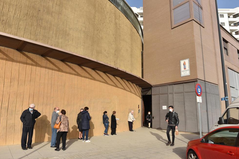 Vacunación en la parroquia de La Almudena, en la calle de Escoriaza y Fabro.