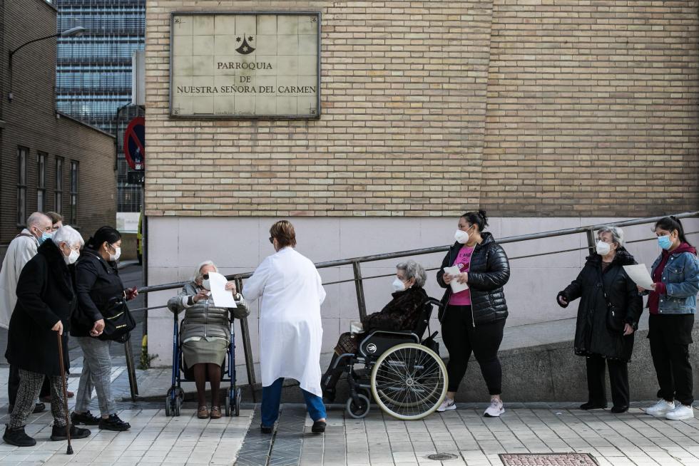 Vacunación en la parroquia de Nuestra Señora del Carmen de Zaragoza.