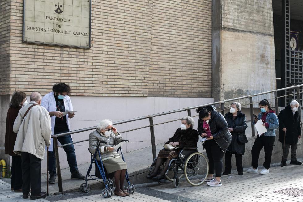 Vacunación en la parroquia de Nuestra Señora del Carmen de Zaragoza.