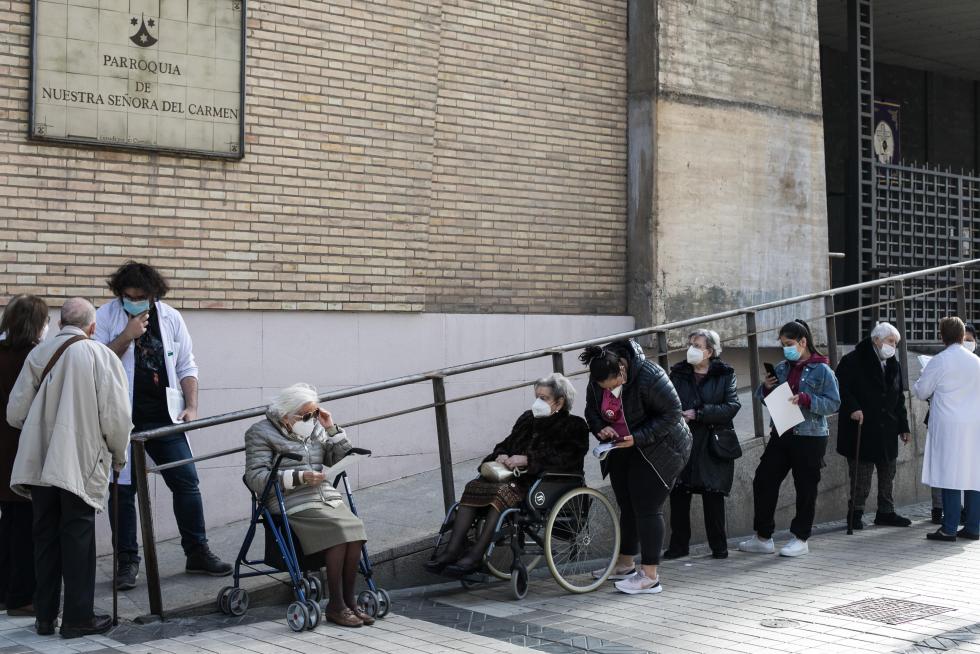 Vacunación en la parroquia de Nuestra Señora del Carmen de Zaragoza.