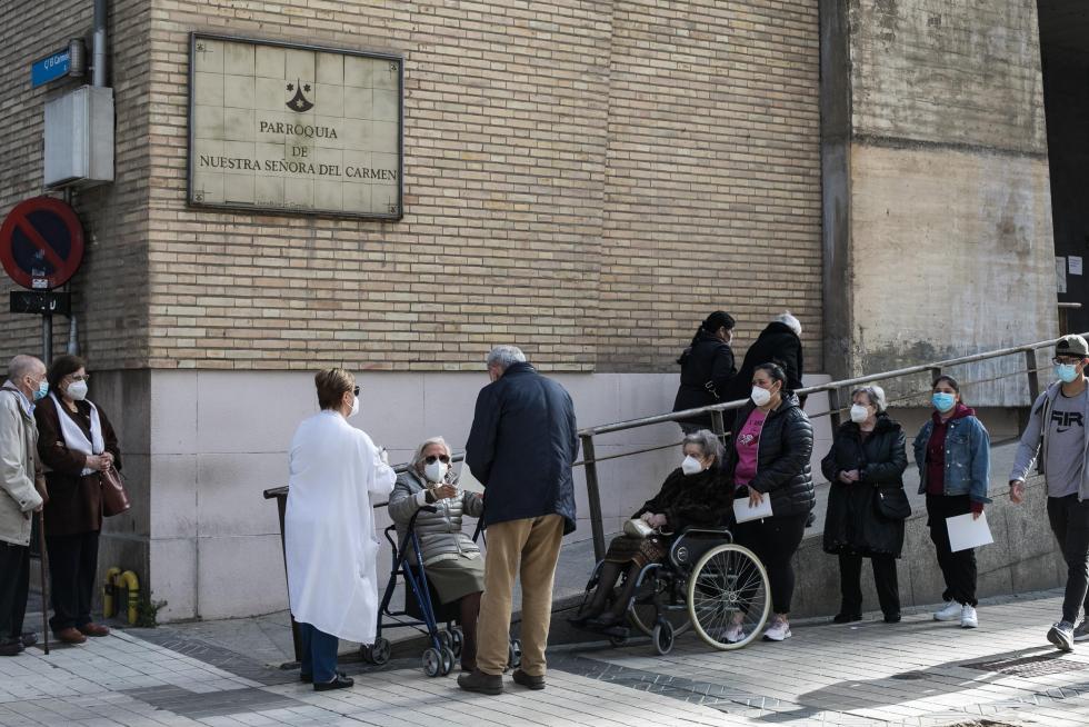 Vacunación en la parroquia de Nuestra Señora del Carmen de Zaragoza.
