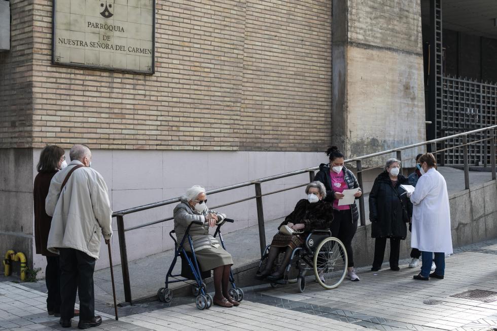 Vacunación en la parroquia de Nuestra Señora del Carmen de Zaragoza.