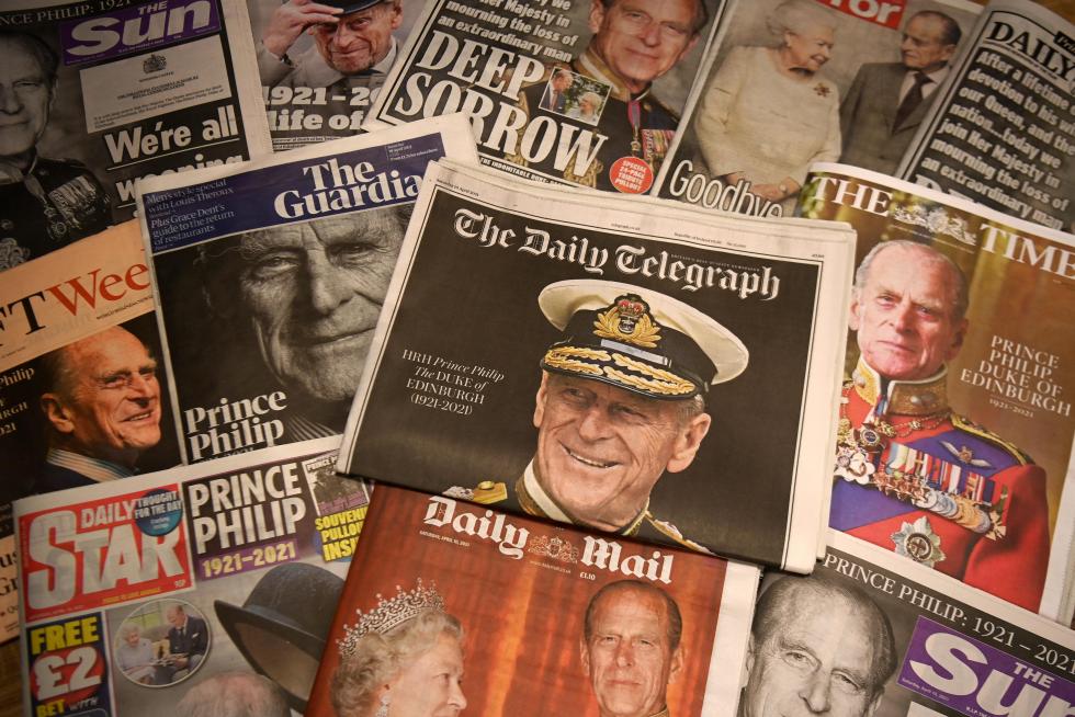 London (United Kingdom), 10/04/2021.- The UK's media coverage of the death of Prince Philip in London, Britain, 10 April 2021. Prince Philip, husband of Britain's Queen Elizabeth II, died on 09 April 2021 at Windsor Castle. Buckingham Palace encouraged the public not to bring flowers outside royal palaces to avoid further spread of COVID-19. (Reino Unido, Londres) EFE/EPA/ANDY RAIN Aftermath of Prince Philip death