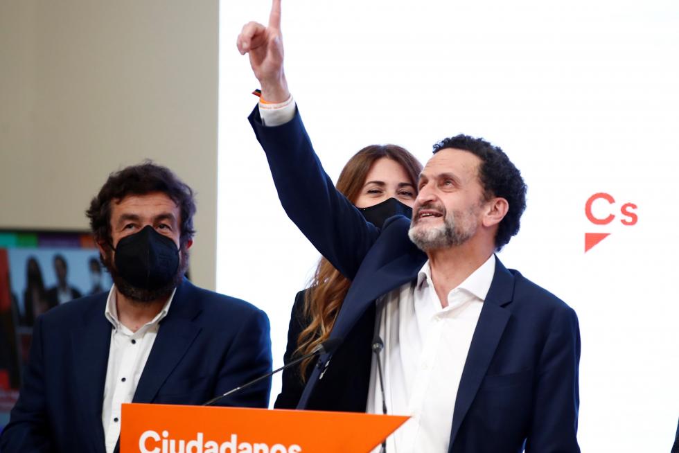 El candidato de Ciudadanos a la presidencia de la Comunidad de Madrid, Edmundo Bal, se dispone a ofrecer una rueda de prensa en la sede de su formación