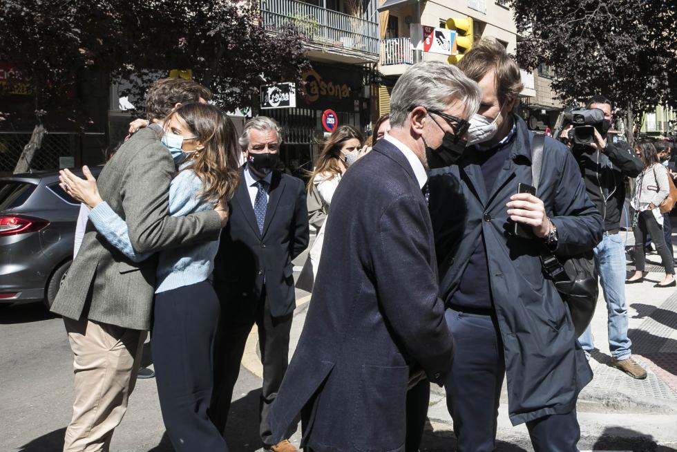 Una placa en recuerdo de Manuel Giménez Abad, en la calle Cortes de Aragón 9 de Zaragoza