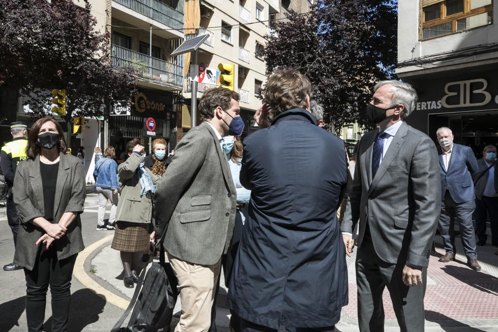 Una placa en recuerdo de Manuel Giménez Abad, en la calle Cortes de Aragón 9 de Zaragoza