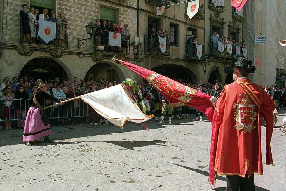 Primer Viernes de Mayo: 20 años de imágenes de la gran fiesta de Jaca