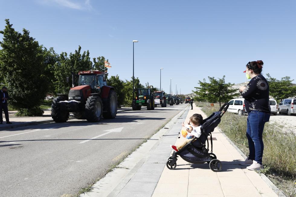 Tractorada convocada por UAGA en defensa de la PAC por las calles de Zaragoza, este jueves, 6 de mayo.