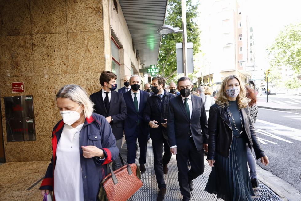 El presidente del Partido Popular, Pablo Casado, ha visitado Zaragoza este viernes, donde depositará un ramo de flores en memoria del presidente del PP de Aragón, Manuel Giménez Abad, asesinado hace 20 años por la banda terrorista ETA. También ha mantenido un encuentro con Jorge Azcón y Luis María Beamonte para visitar posteriormente la Terminal Marítima de Zaragoza.