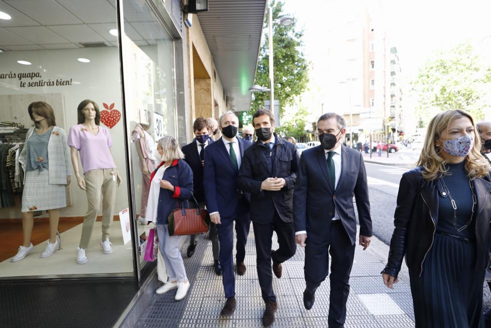 El presidente del Partido Popular, Pablo Casado, ha visitado Zaragoza este viernes, donde depositará un ramo de flores en memoria del presidente del PP de Aragón, Manuel Giménez Abad, asesinado hace 20 años por la banda terrorista ETA. También ha mantenido un encuentro con Jorge Azcón y Luis María Beamonte para visitar posteriormente la Terminal Marítima de Zaragoza.