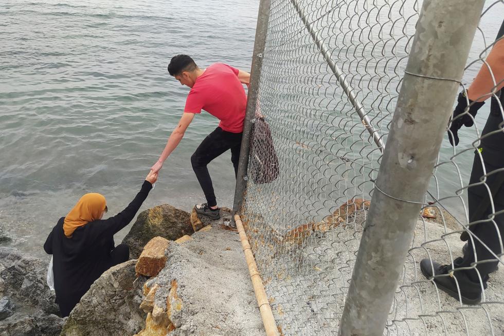 El Ejército de tierra se despliega en Ceuta ante la llegada masiva de migrantes.