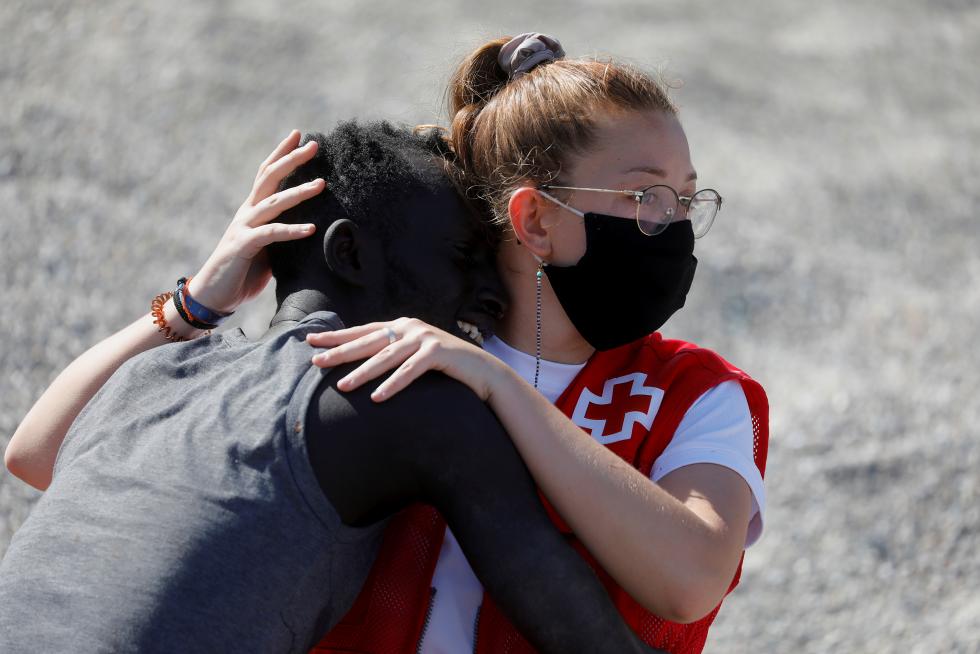 Thousands of migrants cross the Spanish-Moroccan border
