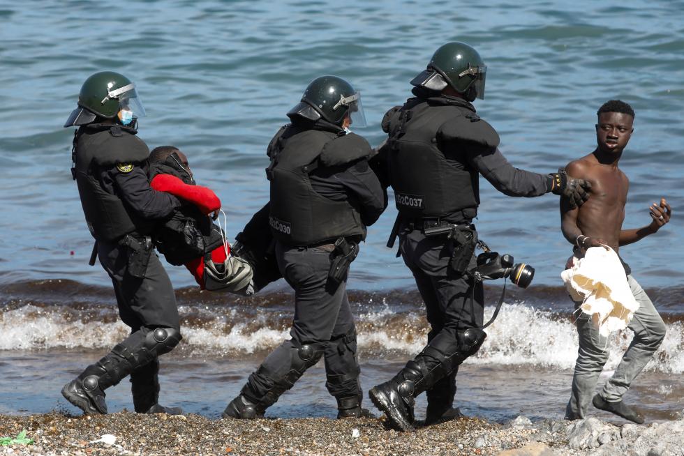 Thousands of migrants cross the Spanish-Moroccan border